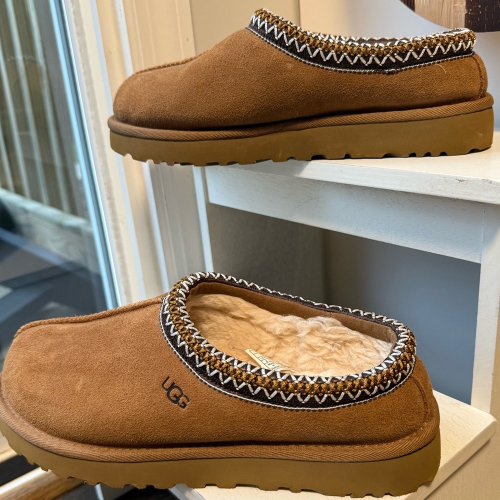 UGG Tasman in Chestnut. Women’s size 8